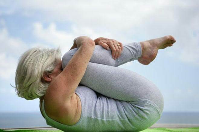 Vajrasana (Thunderbolt Pose): How to Do, Benefits & Precautions - Fitsri  Yoga